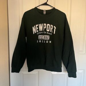 Gildan Newport Oregon Green Crewneck Sweater